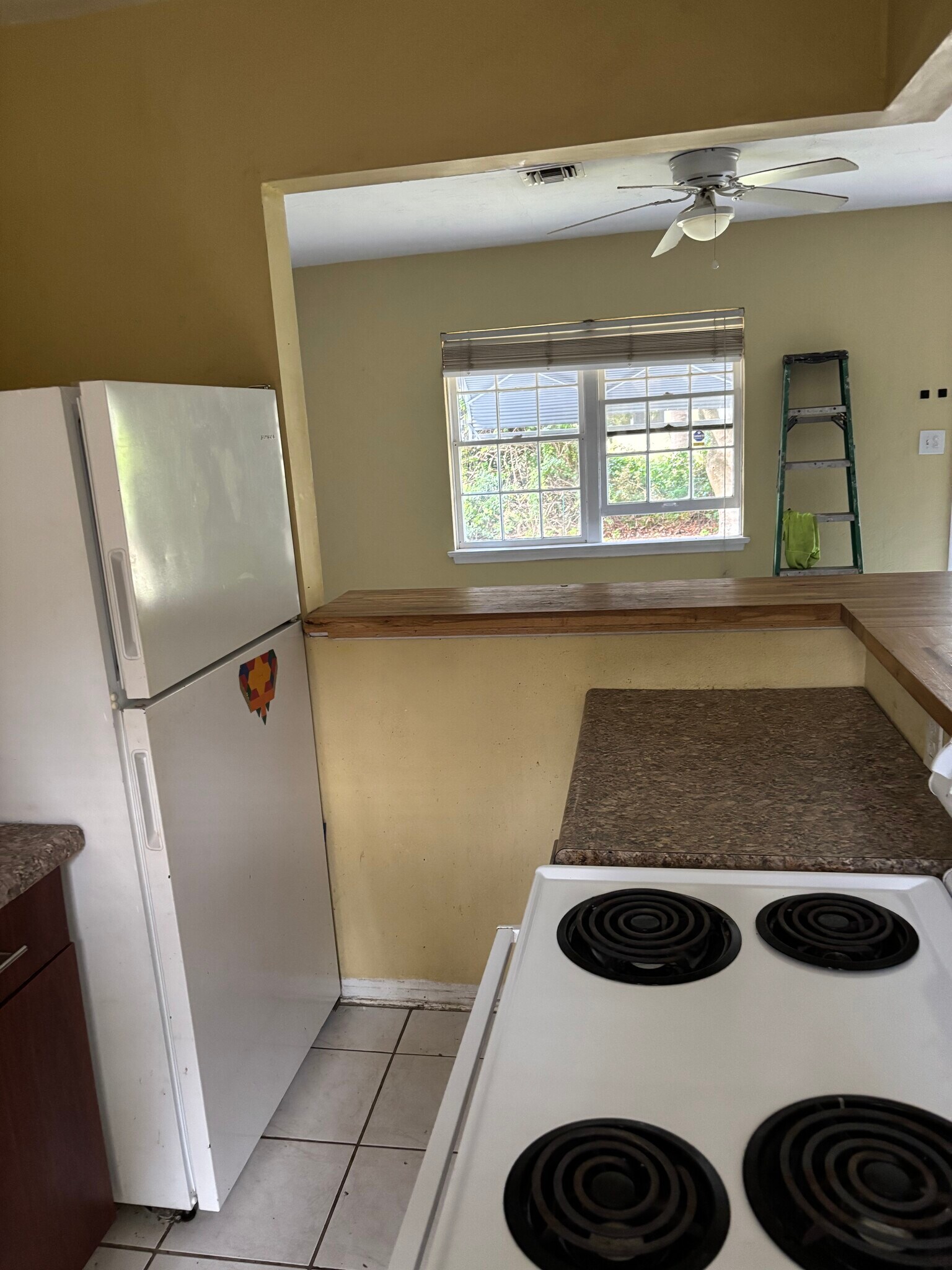 Building Photo - 1007 NE 112th St