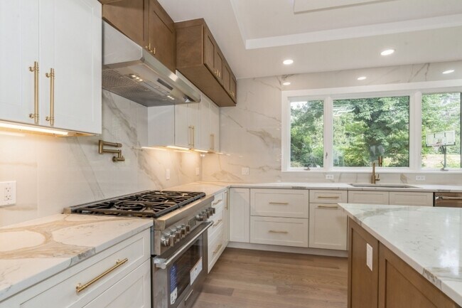Building Photo - 66 E Gramercy Pl