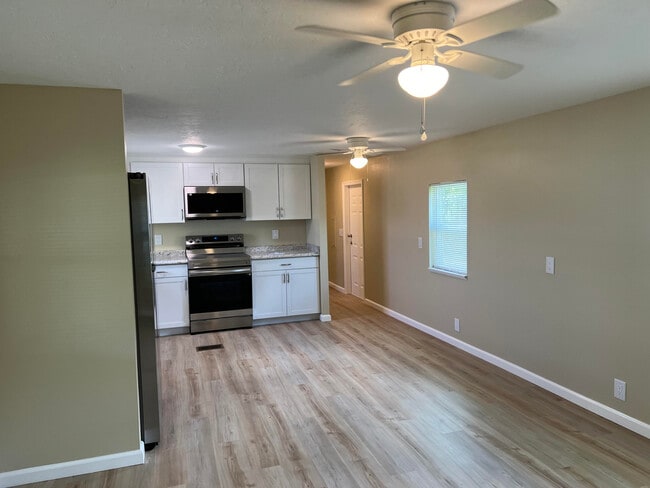 Building Photo - 1065 Moonlight Ct