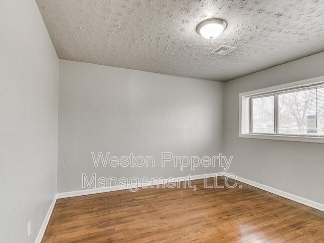 Building Photo - 5721 SE 8th St