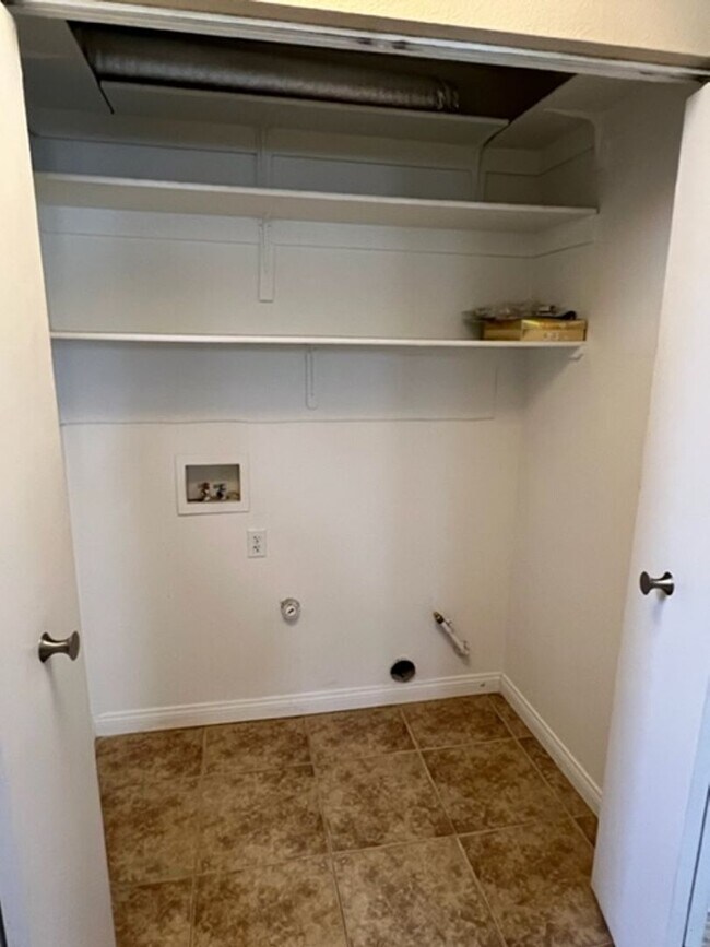 Building Photo - Beautiful Upgraded Property