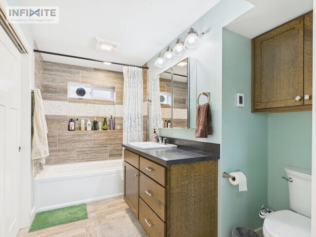Building Photo - Great Four Bedroom! First Month Half Off!!