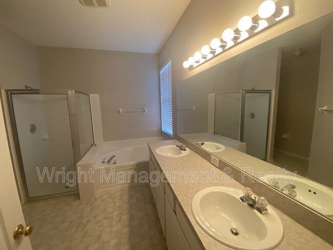 Building Photo - 1439 Loretto Cir
