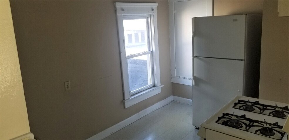 Building Photo - 911 Camden Ave SW