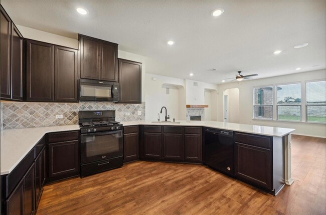 Building Photo - 705 Vaughn St