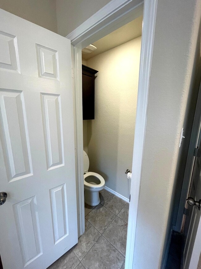 Building Photo - 263 Bainbridge Rd