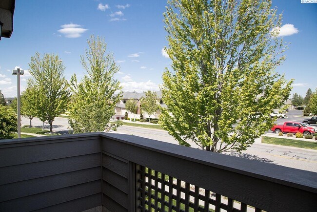 Building Photo - 3 Bed/2.5 Bath Richland Townhome!
