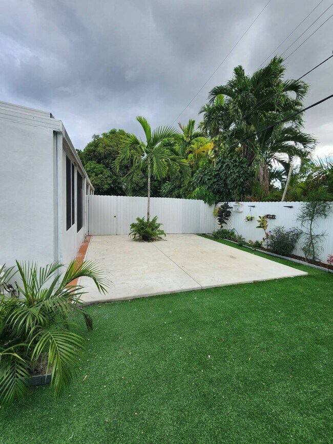 Building Photo - 4100 NW 5th St