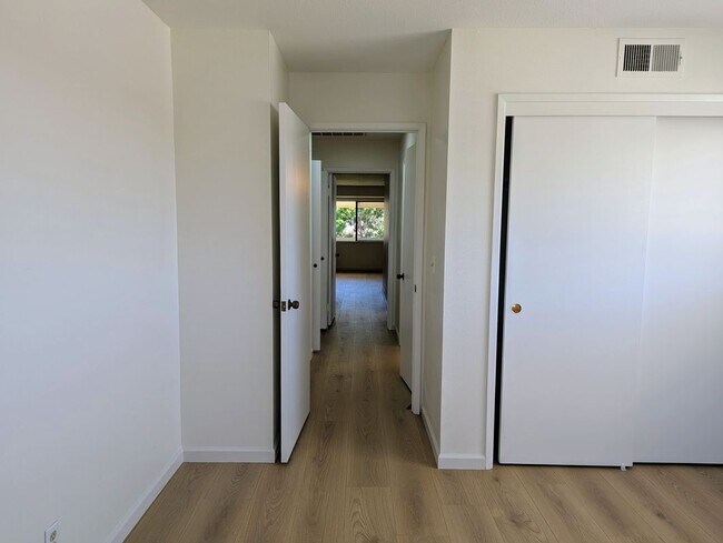 Building Photo - 5069 Cribari Bluff