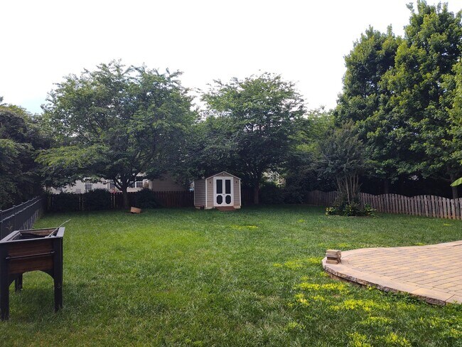 Building Photo - Beautiful Home in Berewick - HUGE custom stone patio