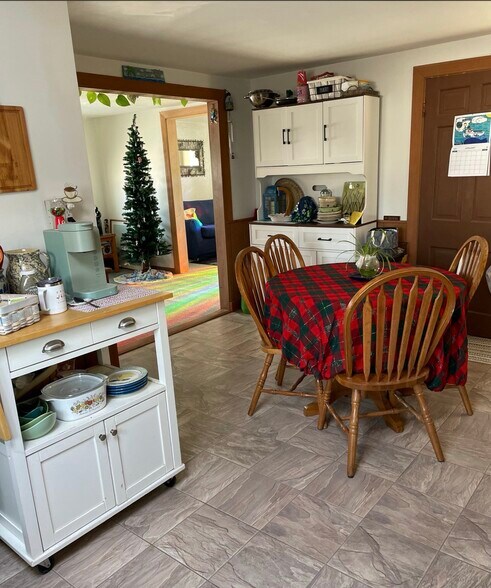 Building Photo - 8 8th St