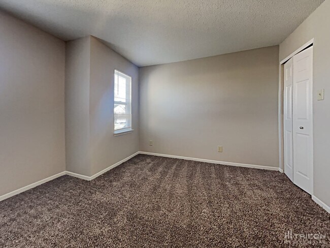Building Photo - 2376 Bridlewood Dr