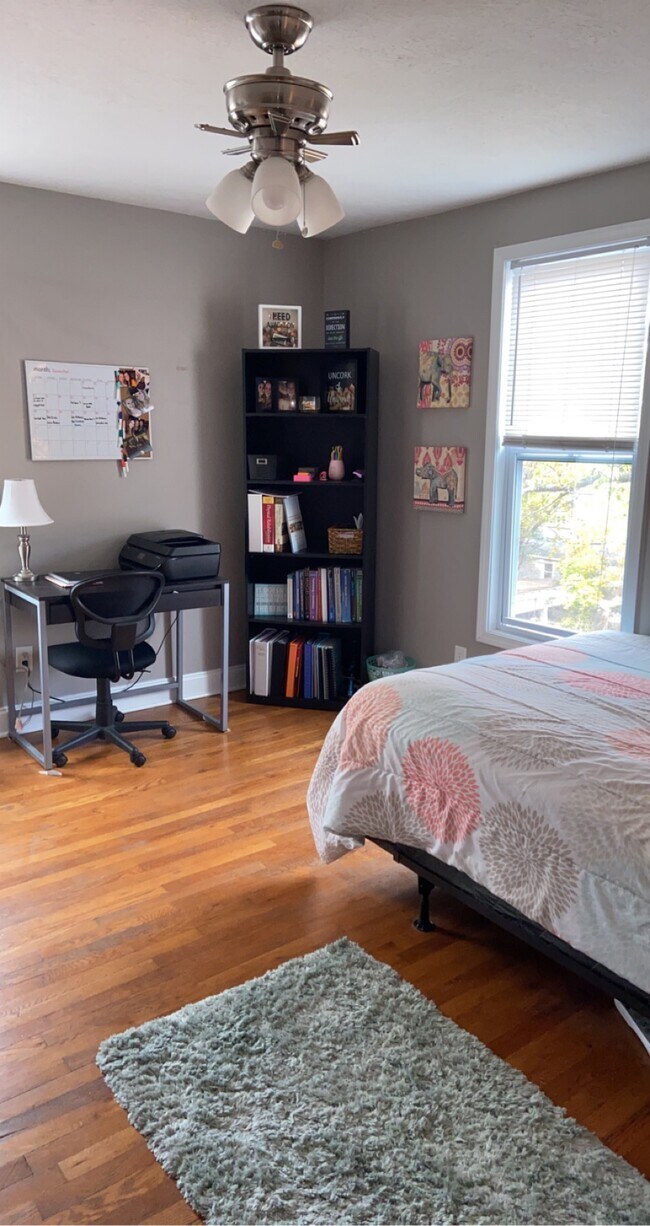 Building Photo - 314 Pleasant St