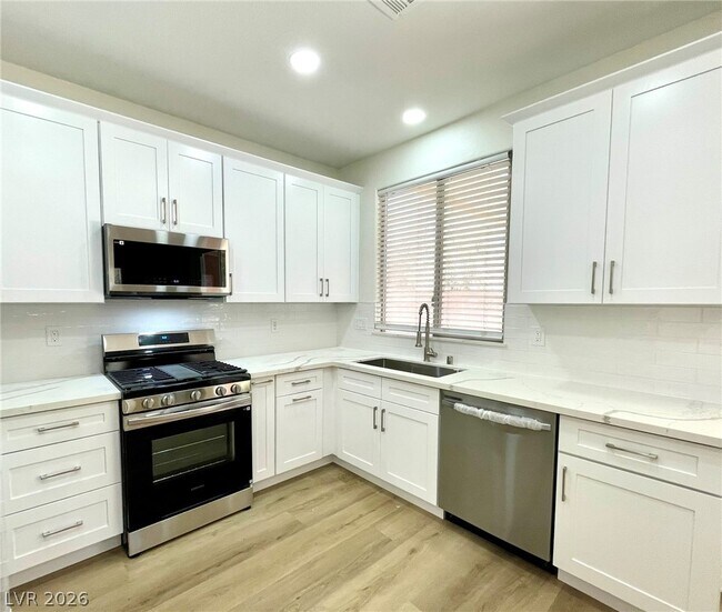 Building Photo - 10546 Big Mill Dr