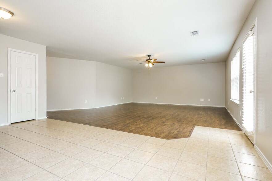 Building Photo - 908 Chase Ln