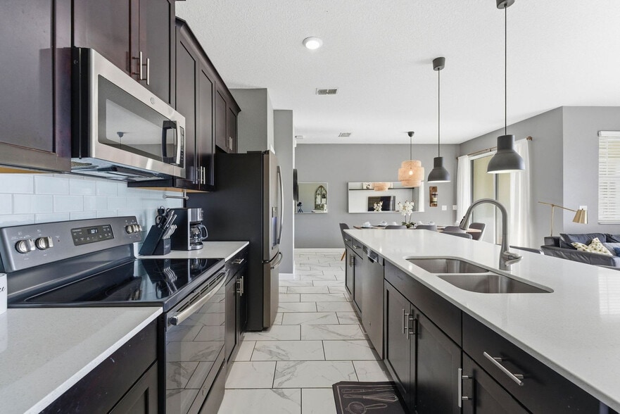 Building Photo - 8924 Stinger Dr