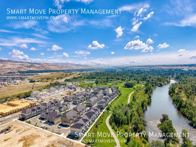 Building Photo - 3256 E Thoroughbred Ln