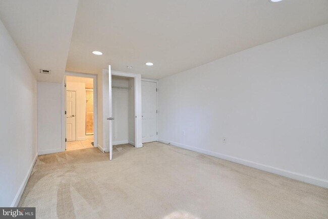 Building Photo - 1546 S Hanover St