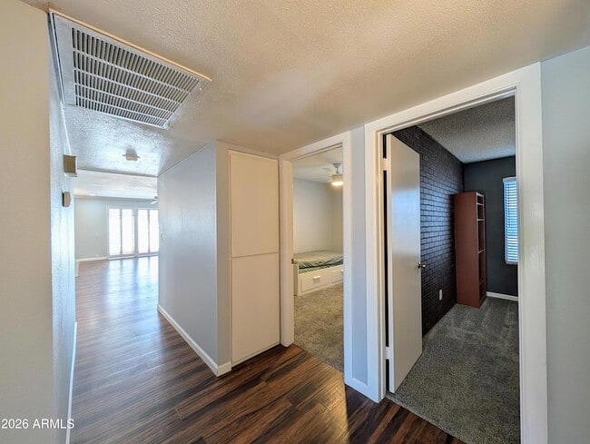 Building Photo - 10044 N 39th Ln