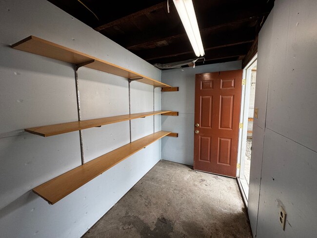 Building Photo - 1 Bed 1 Bath Home Located in Eureka!