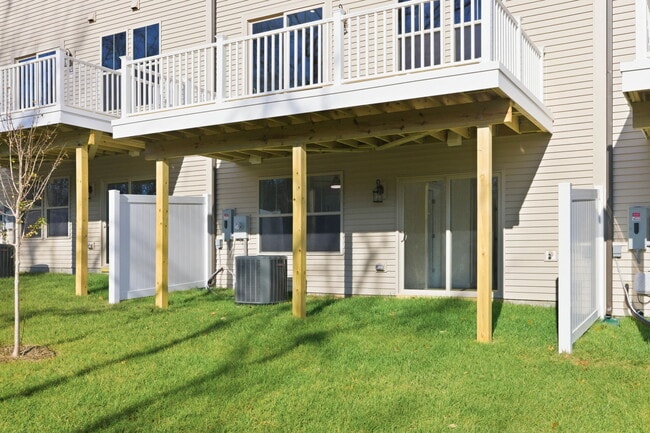 Building Photo - 1017 Venifena Terrace SE