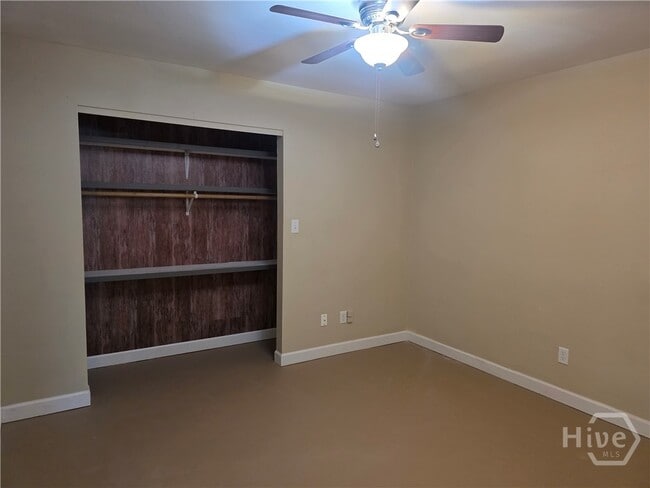 Building Photo - 310 W 5th St