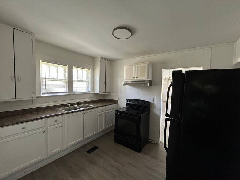 Building Photo - 2904 Garrison Ave SW