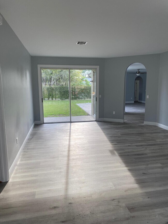 Building Photo - 1341 Flaxwood Ave