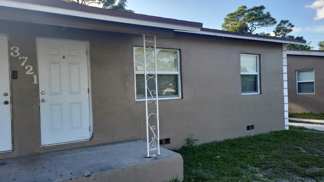 Building Photo - 3721 Almar Rd