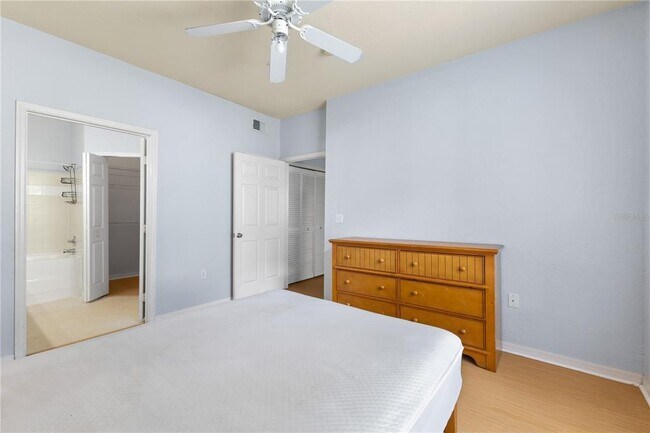 Building Photo - 6017 Westgate Dr