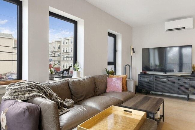 Building Photo - Fully Furnished 2BR condo for rent