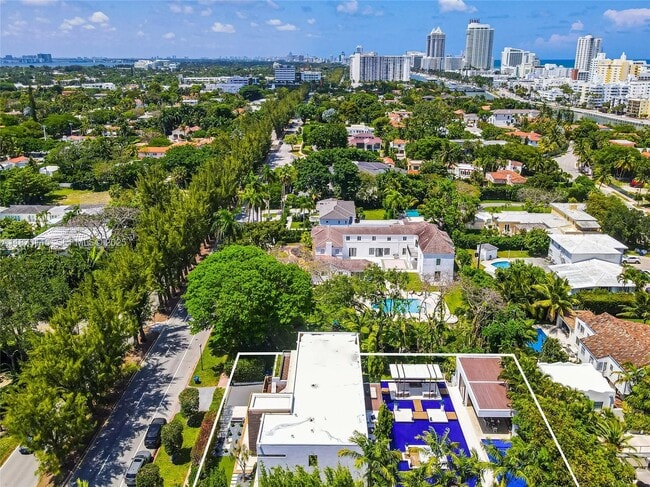 Building Photo - 3009 Pine Tree Dr