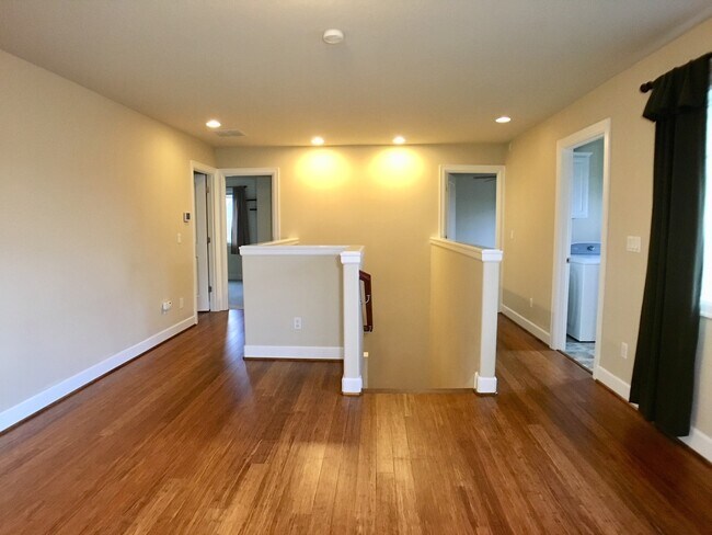 Building Photo - Stunning 3BD  Lake Shore Home with Office and Loft Area!  Gorgeous Finishes!