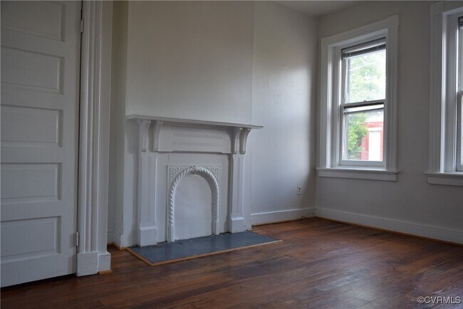 Building Photo - 505 St James St