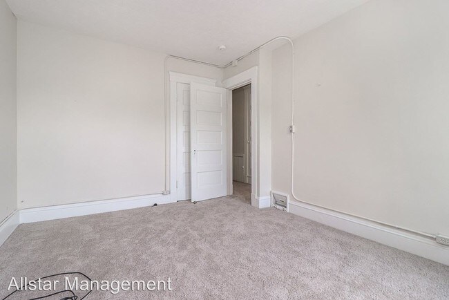 Building Photo - 2810 Woodbridge Ave