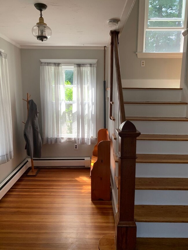 Building Photo - 4 Bedroom Single Family House Available Now!