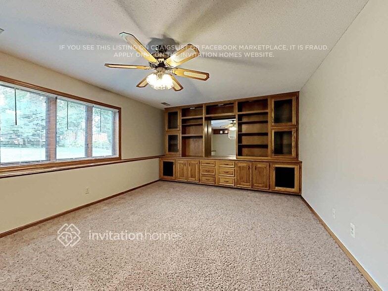 Building Photo - 546 Carol Dr