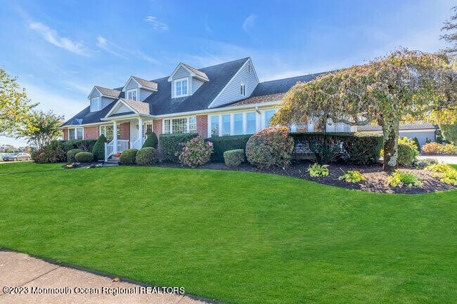 Building Photo - 809 W Lk Dr