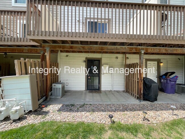 Building Photo - 1811 S Quebec Way