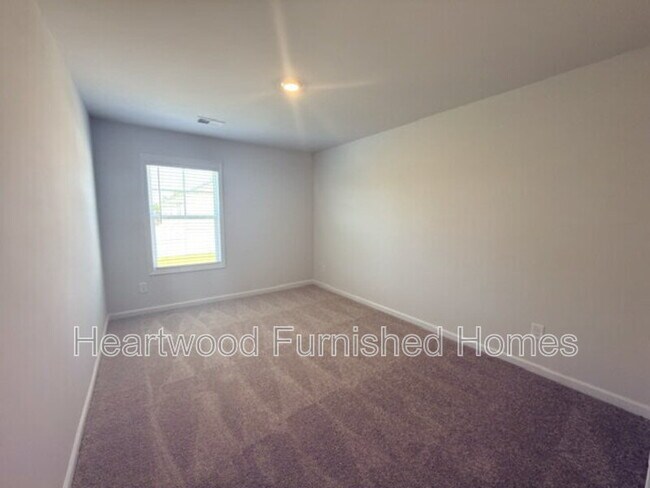 Building Photo - 121 Bartlett Dr
