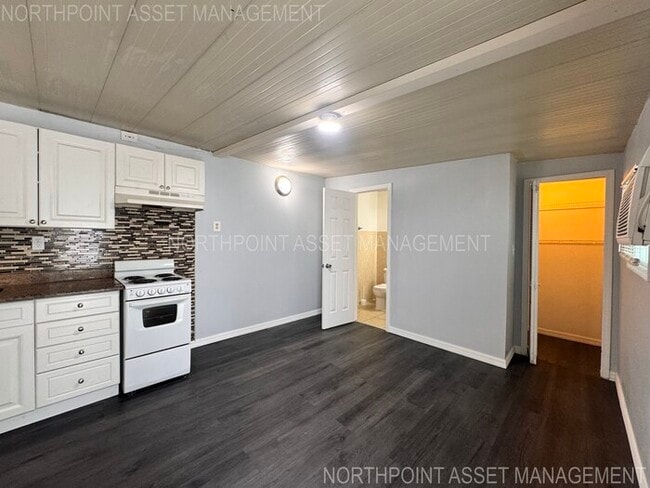 Building Photo - 2 Spacious Bedrooms and 2 Modern Bathrooms...