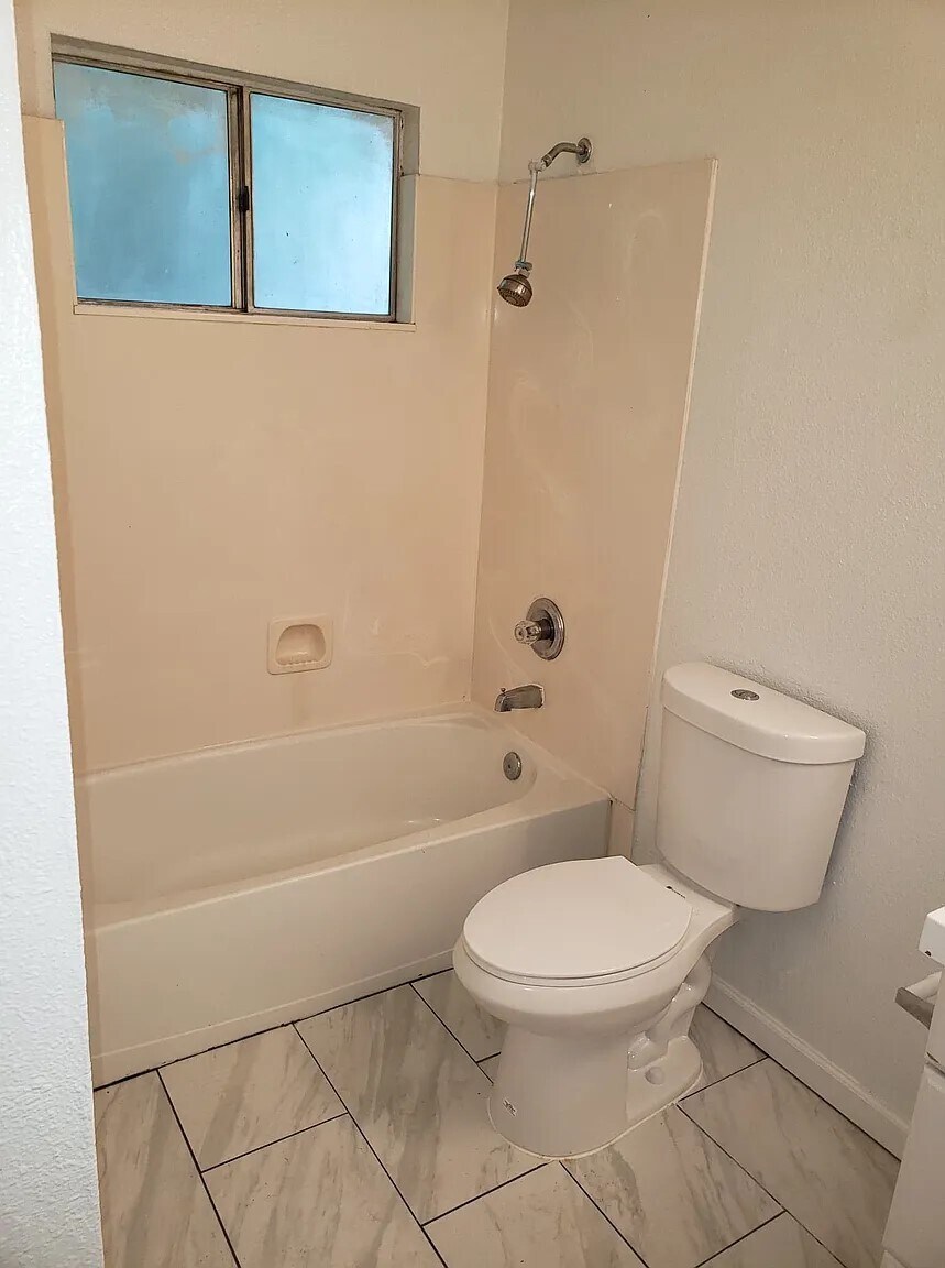 Building Photo - 8081 Via de Palmas Ln