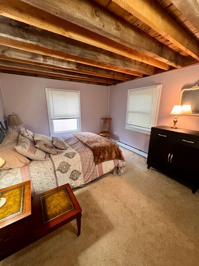 Building Photo - Spacious 3-Bedroom| Downtown Newnarket| Available NOW!