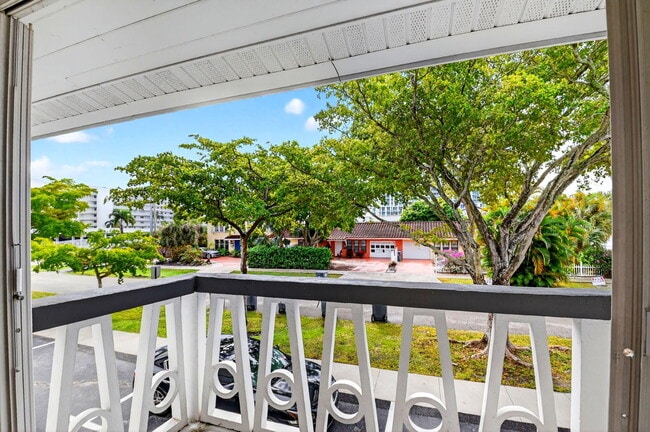 Building Photo - 510 Lake Shore Dr