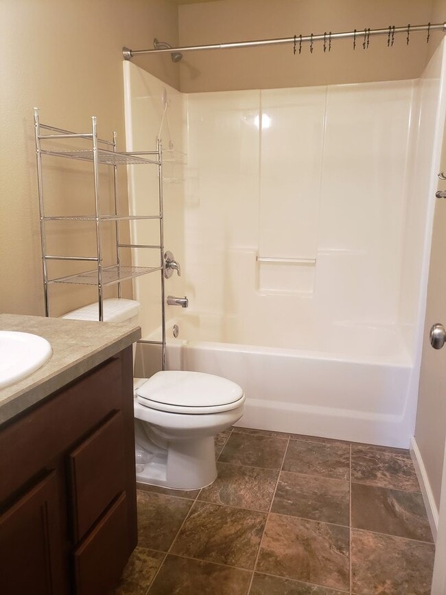 Building Photo - Newer Stunning 4 Bedroom Home w/ Garage