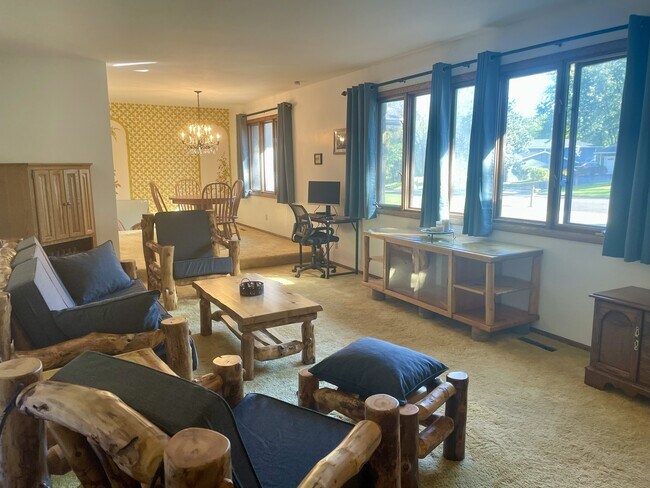 Building Photo - 3604 W Country Club Ln