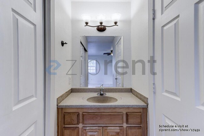 Building Photo - Unit