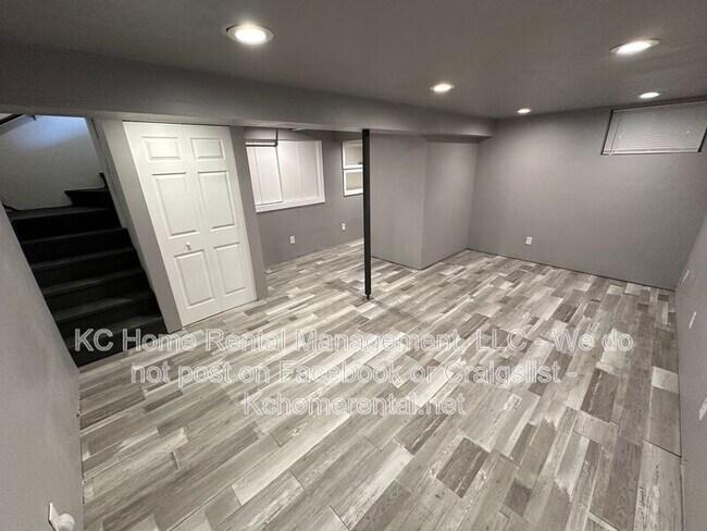 Building Photo - 6134 Glenwood St