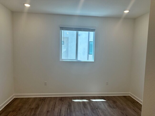 Building Photo - New built in 2024 2 bed 2.5 bath!