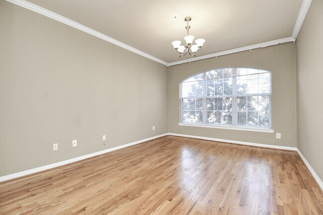 Building Photo - 2111 Welch St